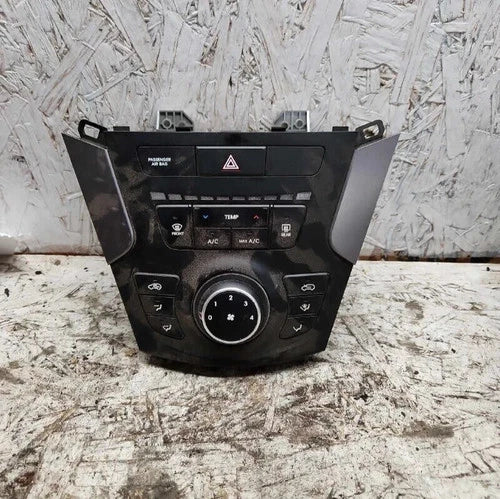 Hyundai Santa Fe Manual HVAC Climate Control (2013–2016) – Genuine OEM