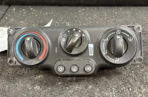 Chevrolet Chevy Equinox AAC HVAC Climate Control (2005) – Genuine OEM