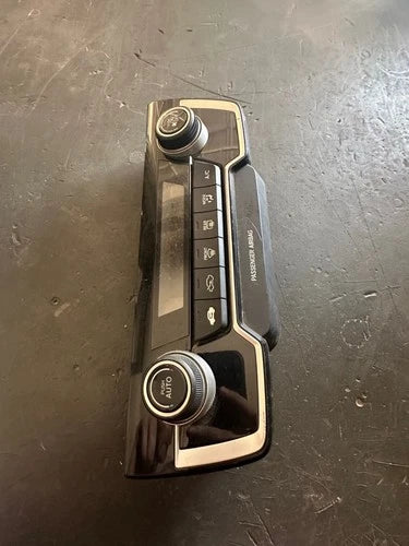Honda CRV A/C Heat Climate Control (2017–2019) – Genuine OEM