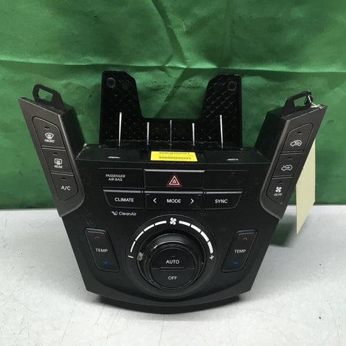 Hyundai SantaFe A/C Temperature Control Genuine (2017–2019) – Genuine OEM