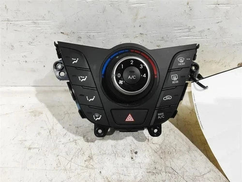 Hyundai Veloster A/C Heater Control Manual Temperature Control (2012–2017) – Genuine OEM