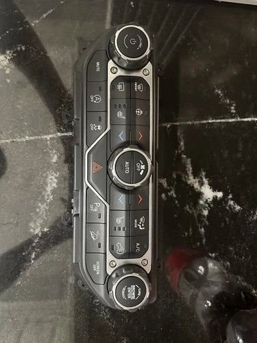 Jeep Wrangler A/C Temperature Heater Climate Control Unit (2018–2022) – Genuine OEM