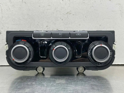 Volkswagen Tiguan HVAC Control Component (2011) – Genuine OEM