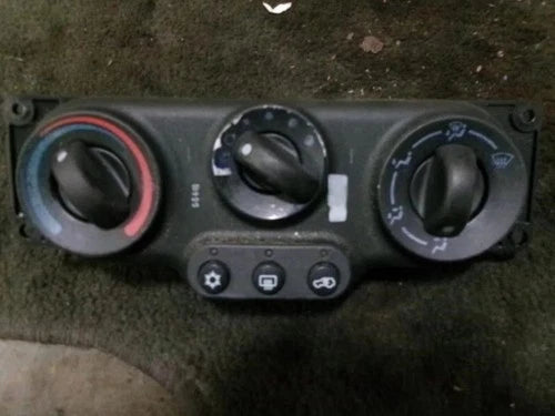 Chevy Equinox HVAC Climate Control USED (2005) – HVAC Replacement Part