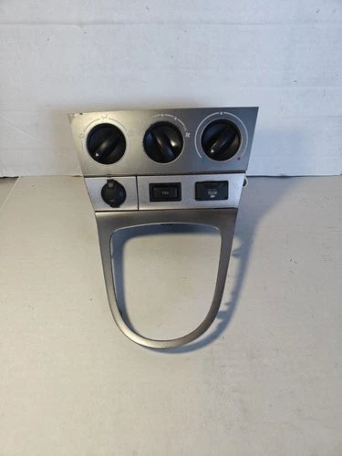 Toyota Matrix HVAC Climate Control Panel (2005) – Genuine OEM