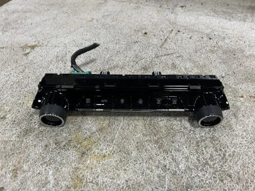 Chevrolet TRAVERSE Front Automatic Temperature Controller (2024) – Genuine OEM