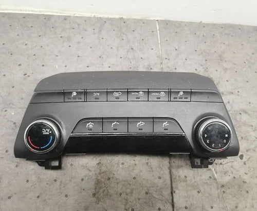 Hyundai Tucson A/C Heater Manual Climate Control Panel (2016–2018) – Genuine OEM