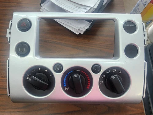 Toyota FJ Cruiser HVAC Climate Control Temperature Silver (2007–2010) – Genuine OEM