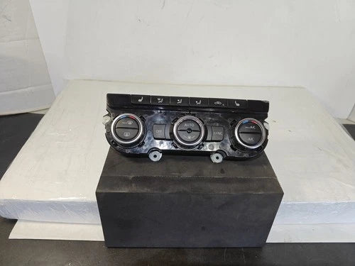 Volkswagen Passat HVAC Climate Control (2012–2015) – Genuine OEM