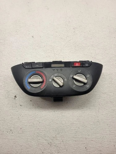 Toyota RAV 4 HVAC Climate Control 2001-2003 – Genuine OEM