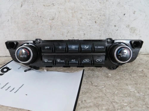 Kia Sportage Front Automatic HVAC Climate Control (2017–2019) – Genuine OEM