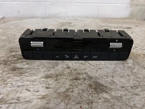 Mercedes-Benz SPRINTV35 Front Automatic Temperature Controller (2024) – Genuine OEM