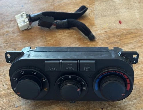 Hyundai Tiburon A/C Heater Climate Temp Control Unit (2003–2006) – HVAC Replacement Part