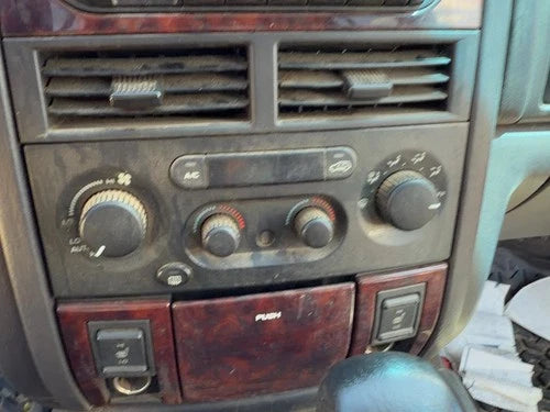 Grand Cherokee Temperature Control Module In Dash Heater A/C Head Unit (1999–2001) – Genuine OEM