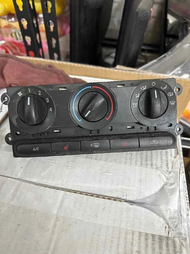 Ford MUSTANG HVAC Climate Control W/Heated Seats (2005–2009) – Genuine OEM