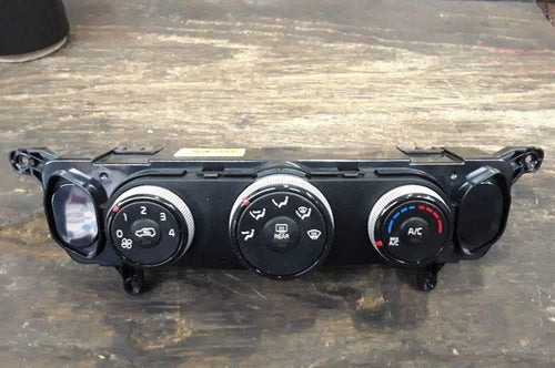 Kia Soul Manual Climate HVAC Climate Control (2017–2019) – Genuine OEM