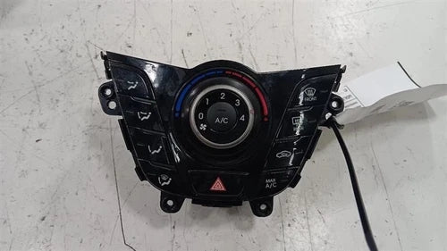 Hyundai Veloster A/C Heater Climate Manual Temperature Control (2012–2017) – Genuine OEM | Ref SKU-9642