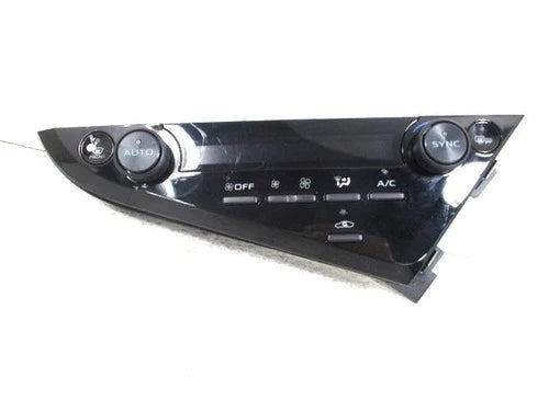 Toyota Camry Dual Auto Sync Climate Control (2018–2024) – Genuine OEM