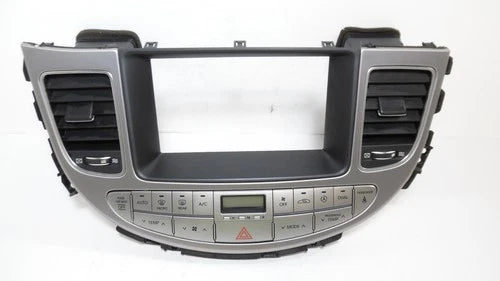 Hyundai Genesis Sedan Auto Dual Climate Control w/ Nav (2009–2014) – Genuine OEM