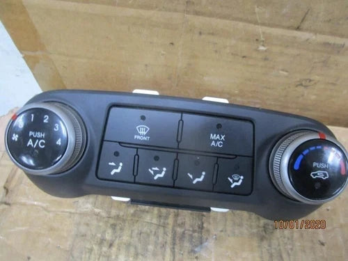 Hyundai Tucson A/C Heater Climate Manual Temperature Control (2010–2013) – Genuine OEM