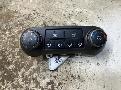 Hyundai Tucson A/C Heater Manual Temperature Control (2014–2015) – Genuine OEM