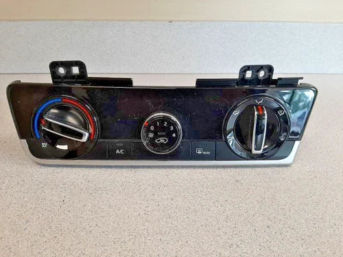 Kia Seltos A/C Heater Manual Climate Control Unit (2021–2023) – Genuine OEM