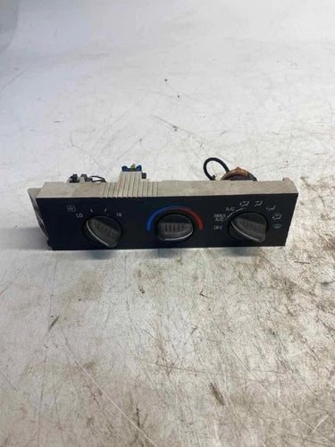 Chevy Express 3500 Manual HVAC Climate Control (2001–2007) – Genuine OEM