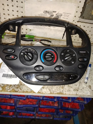 Toyota Tundra HVAC Climate Control Assembly Used.. (2003–2006) – HVAC Replacement Part