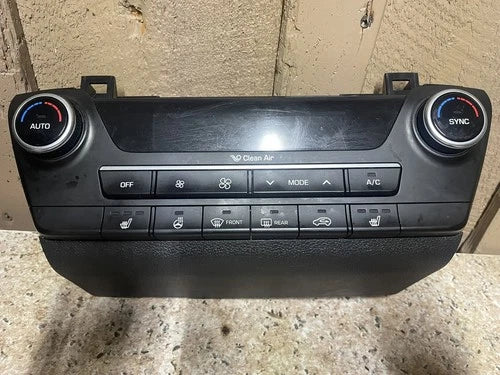 Hyundai Tucson A/C Manual Heater Climate Temperature Controls (2019–2021) – Genuine OEM