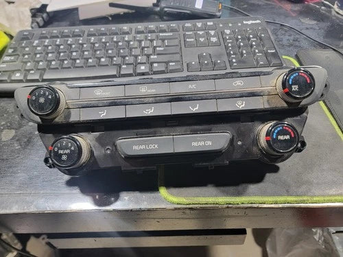 Kia Sedona Manual HVAC Climate Control Dash Mounted (2015) – Genuine OEM