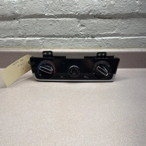 Kia Seltos Manual A/C Heater Selector Climate Control (2021–2023) – Genuine OEM