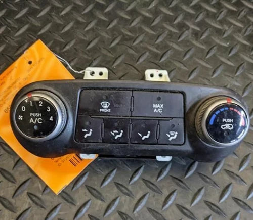 Hyundai Tucson A/C Heater Manual Climate Control Unit (2010–2013) – Genuine OEM
