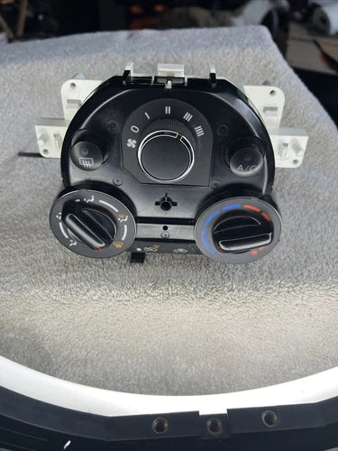 Nissan Versa Note HVAC Climate Control Temperature (2019–2019) – Genuine OEM