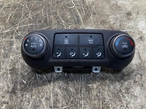 Hyundai Tucson HVAC Climate Control Manual (2014–2015) – Genuine OEM