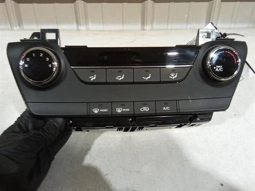 Hyundai Tucson A/C Climate Control Temperature (2016–2018) – Genuine OEM