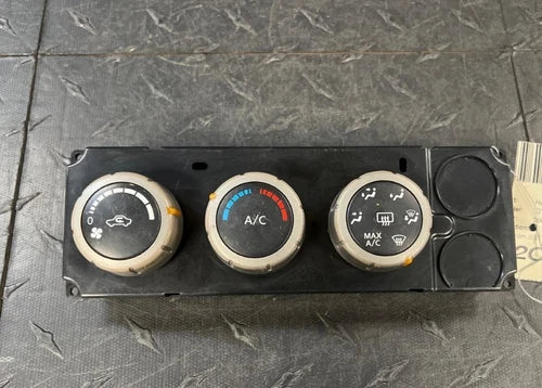 Nissan Titan HVAC Climate Control XE Crew Cab (2005) – Genuine OEM