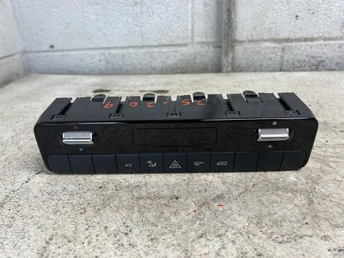 Mercedes-Benz SPRINTV25 Front Semi Automatic Temperature Controller (2024) – Genuine OEM
