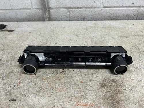 Chevrolet TRAVERSE Front Dual Zone Automatic Temperature Controller (2025) – Genuine OEM