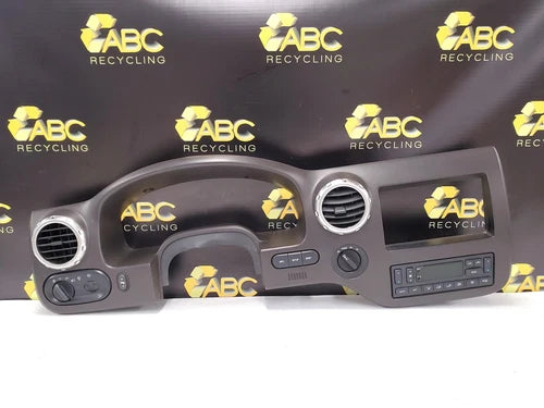 Ford Expedition Climate Control w/ Dash Bezel Trim (2003–2004) – Genuine OEM