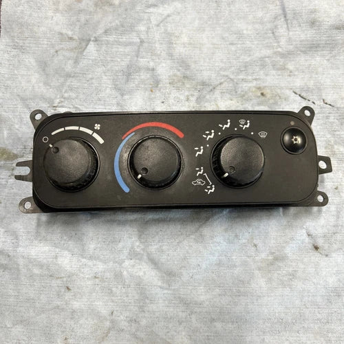 Dodge RAM 1500 2500 Heater A/C Climate Control (2002–2005) – HVAC Replacement Part | Ref SKU-17225