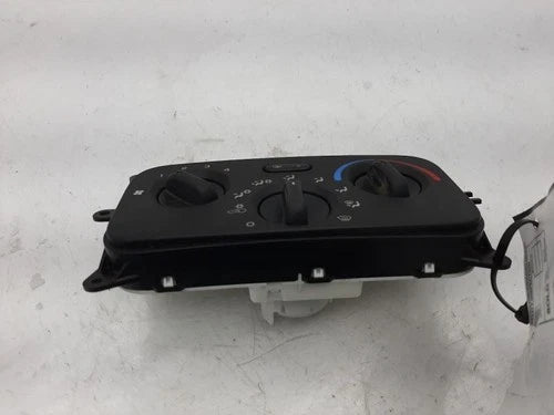 LIBERTY Temperature Control A/C (2002–2003) – Genuine OEM