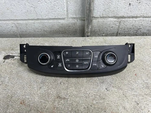 Chevrolet TRAVERSE Front Dual Zone Automatic Temperature Controller (2023) – Genuine OEM