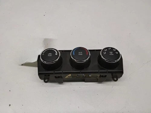 Jeep Wrangler HVAC Climate Control W/O Automatic (2011–2013) – Genuine OEM