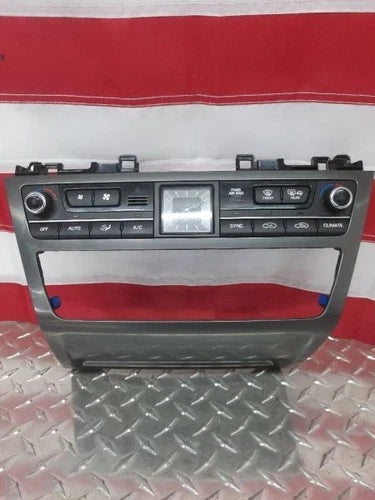 Hyundai Genesis Temperature Control Unit w/ Bezel 97250B1XXX (2015) – Genuine OEM