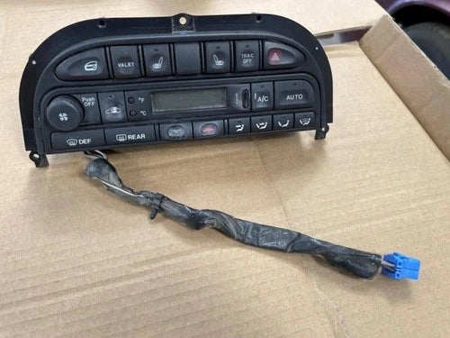 Jaguar XJ8 VANDEN PLAS Used A/C Temperature Control Switch LJA7690BB (1998–2003) – HVAC Replacement Part