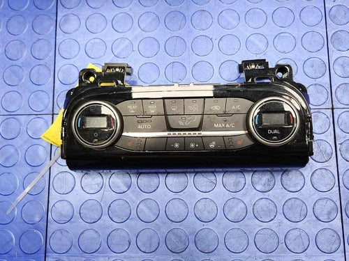 Ford Escape Dual Zone Automatic Climate Control Panel (2020–2022) – Genuine OEM