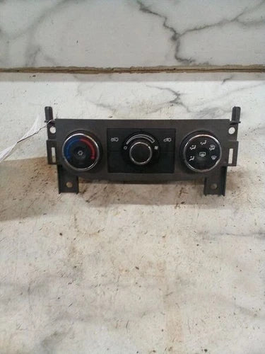 Chevrolet HHR Heater A/C Climate Control W/O Heated Seat (2006) – Genuine OEM