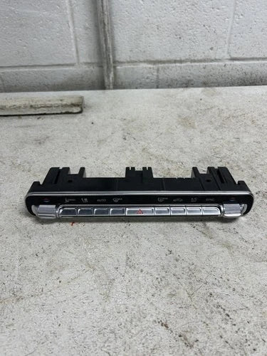Mercedes-Benz GLE350 Front Dual Zone Automatic Temperature Controller (2024) – Genuine OEM