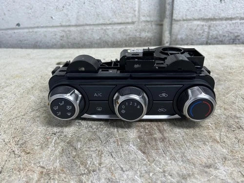 Nissan KICKS Front Manual Temperature Controller (2025) – Genuine OEM