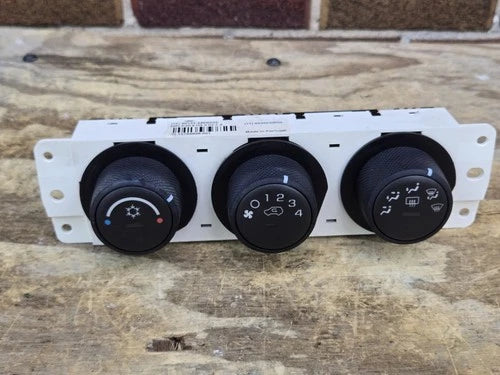 Hummer H3 H3T HVAC Climate Control Switch (2006–2010) – Genuine OEM